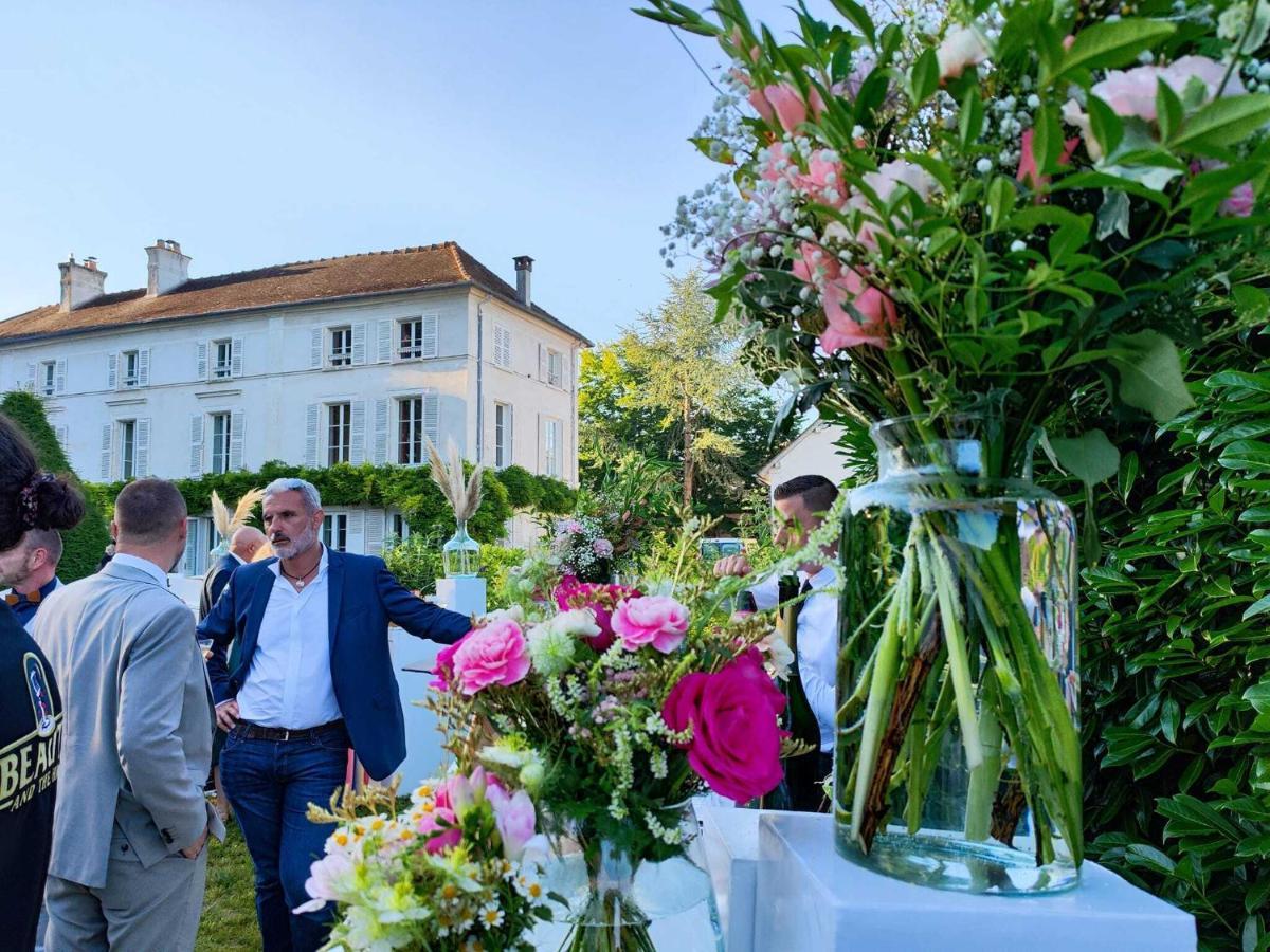 Chateau De Brinville Saint-Sauveur-sur-Ecole 外观 照片